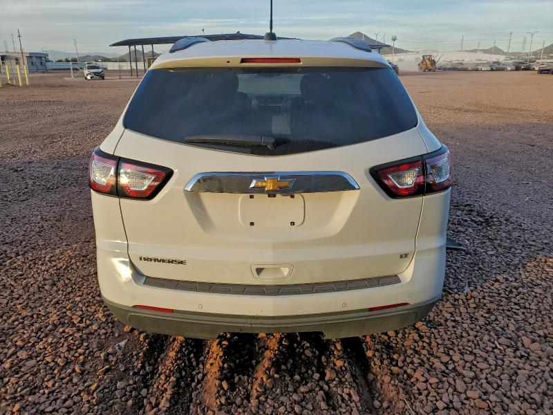 Photo 6 from auction – 2017 CHEVROLET TRAVERSE L with VIN 1GNKRGKD3HJ256881