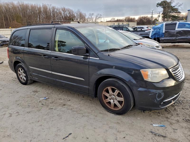 Photo 4 from auction – 2012 CHRYSLER TOWN & COU with VIN 2C4RC1BG5CR132972