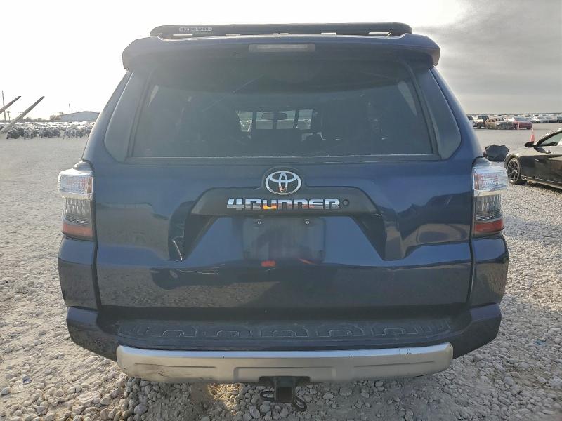 Photo 6 from auction – 2018 TOYOTA 4RUNNER SR with VIN JTEBU5JR4J5529992
