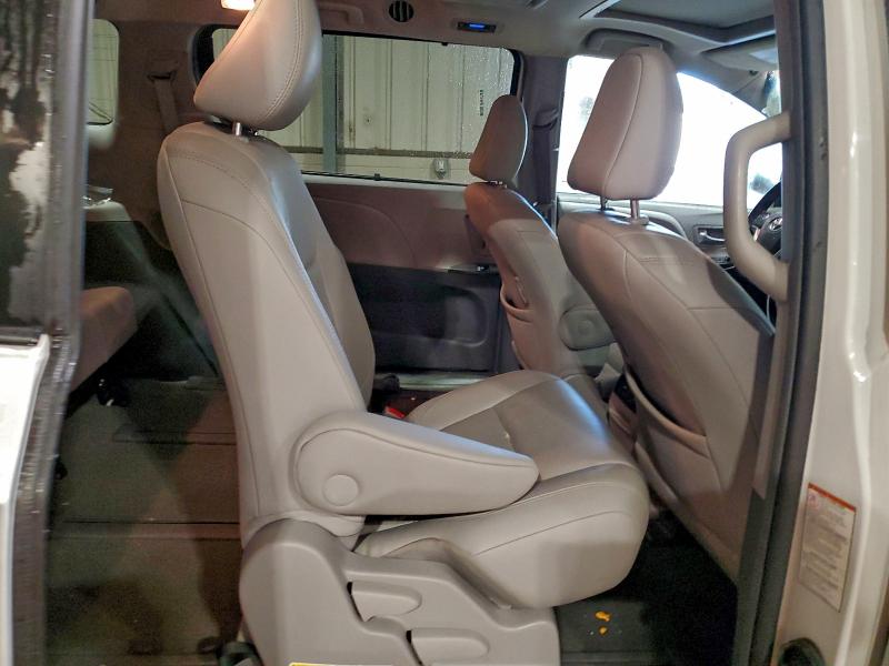 Photo 11 from auction – 2017 TOYOTA SIENNA XLE with VIN 5TDDZ3DC6HS180347