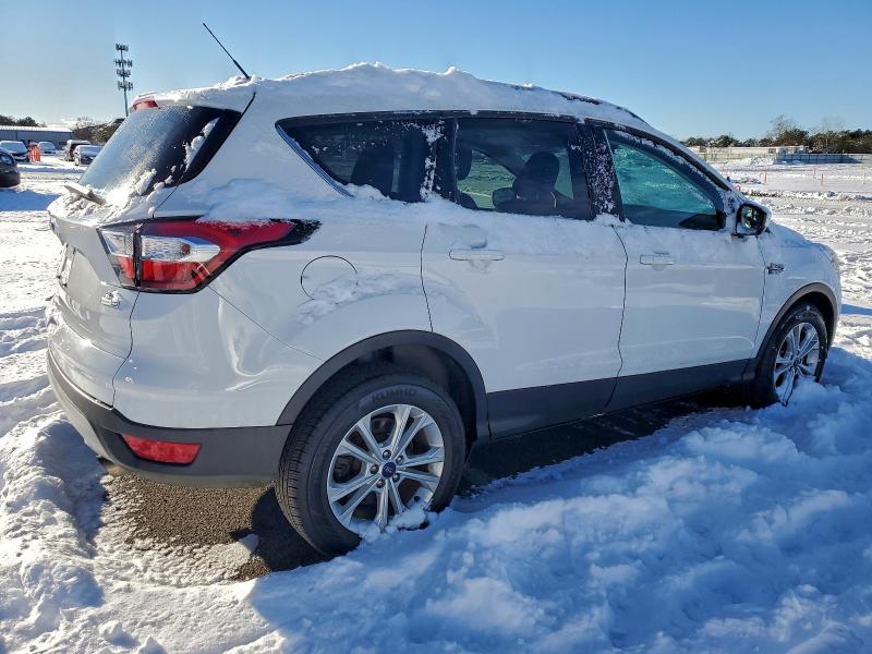 Photo 3 from auction – 2018 FORD ESCAPE with VIN 1FMCU9GD4JUC11917