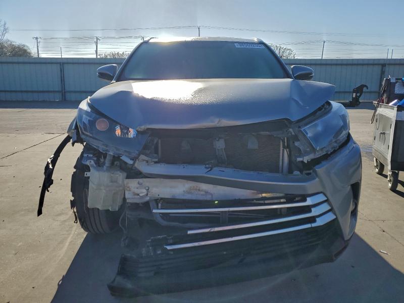 Photo 5 from auction – 2015 TOYOTA HIGHLANDER with VIN 5TDKKRFH8FS045181