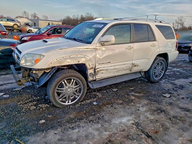 TOYOTA 4RUNNER SR 2004 مع رقم تعريف المركبة JTEBT14R740033769 - صورة من المزاد