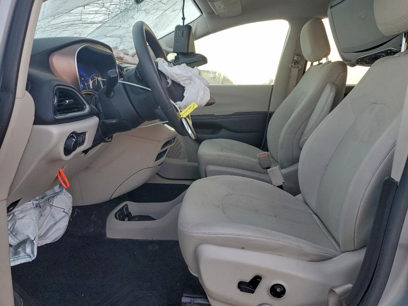 Photo 7 from auction – 2017 CHRYSLER PACIFICA T with VIN 2C4RC1DG5HR510924