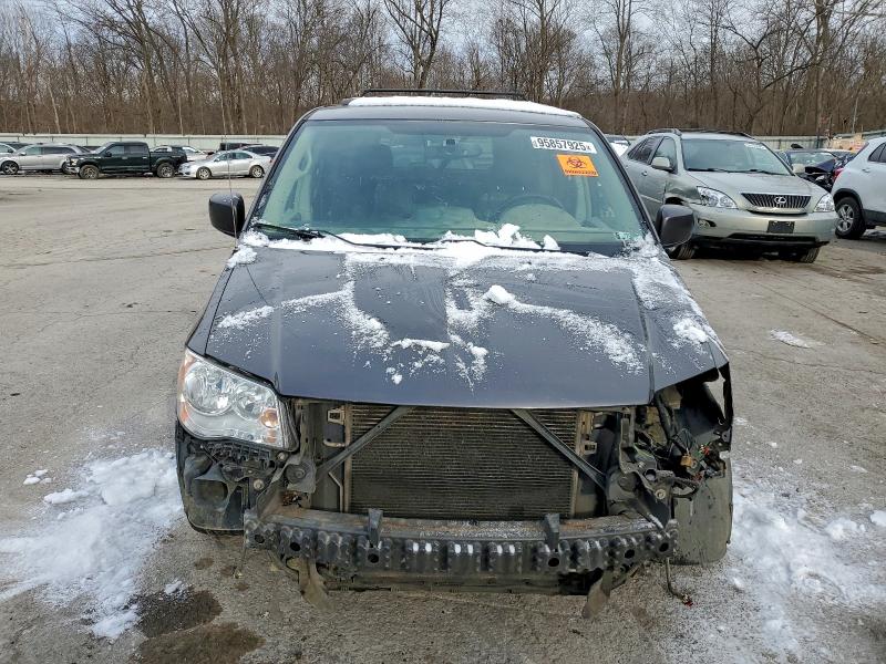 Photo 5 from auction – 2015 CHRYSLER TOWN & COU with VIN 2C4RC1BGXFR676128