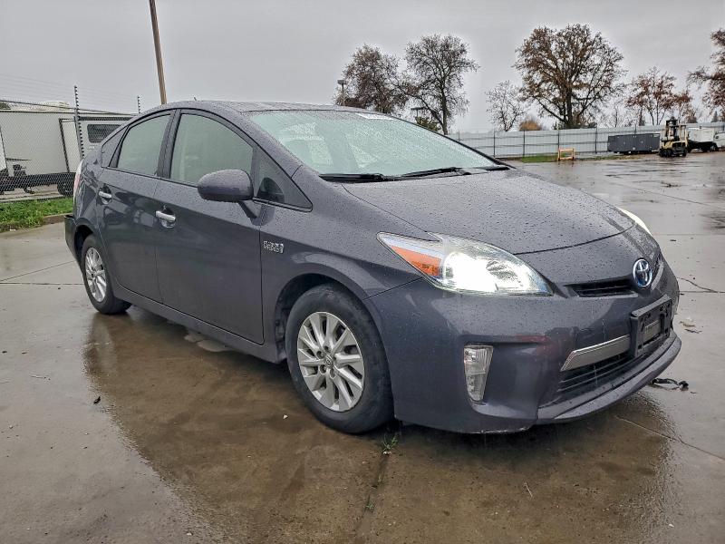 Photo 4 from auction – 2014 TOYOTA PRIUS PLUG with VIN JTDKN3DP0E3056061