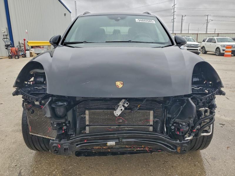 Photo 5 from auction – 2017 PORSCHE CAYENNE SE with VIN WP1AE2A23HLA69842