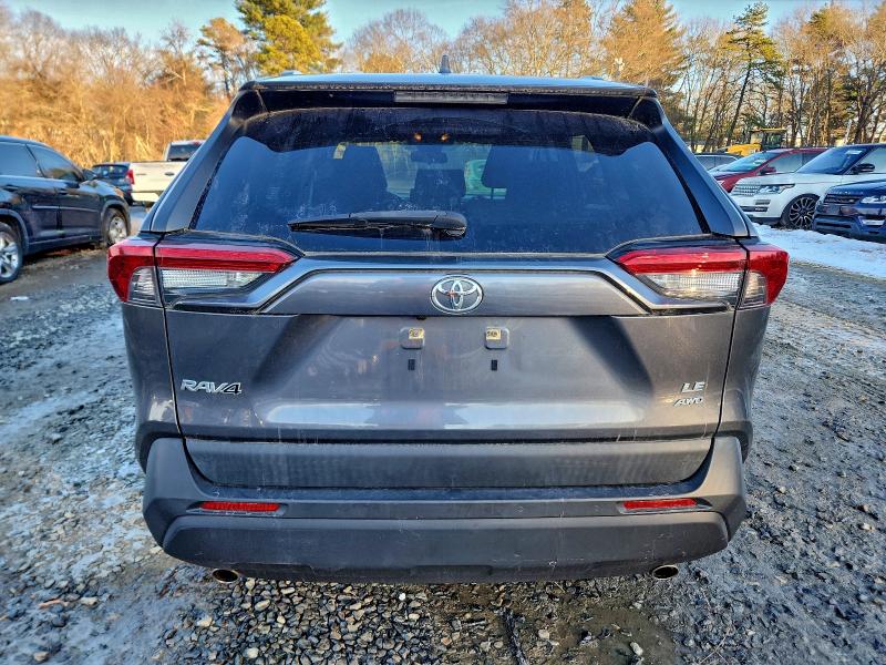 Photo 6 from auction – 2020 TOYOTA RAV4 LE with VIN JTMF1RFV9LD052738