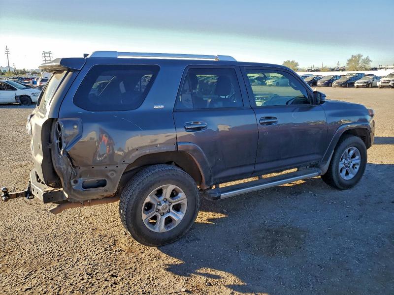 Photo 3 from auction – 2018 TOYOTA 4RUNNER SR with VIN JTEBU5JR6J5570530