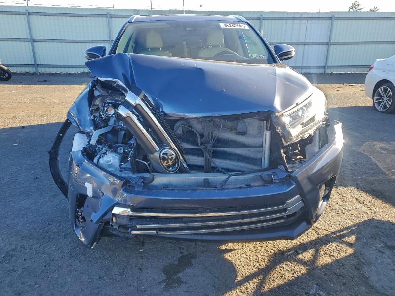 Photo 5 from auction – 2018 TOYOTA HIGHLANDER with VIN 5TDDZRFH8JS871896