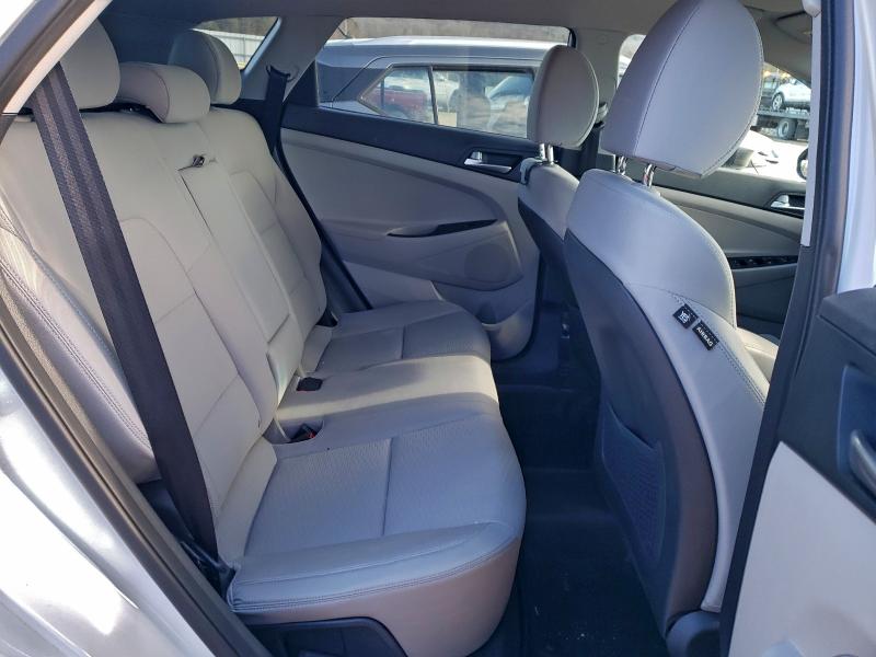 Photo 11 from auction – 2019 HYUNDAI TUCSON SE with VIN KM8J2CA48KU007660