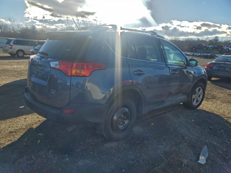 Photo 3 from auction – 2014 TOYOTA RAV4 XLE with VIN 2T3RFREV0EW150451