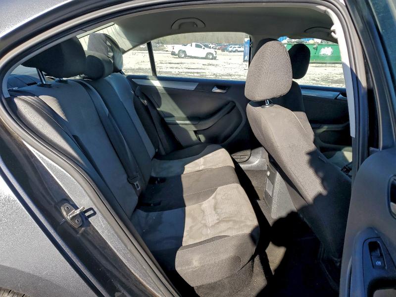 Photo 10 from auction – 2018 VOLKSWAGEN JETTA S with VIN 3VW2B7AJXJM220342