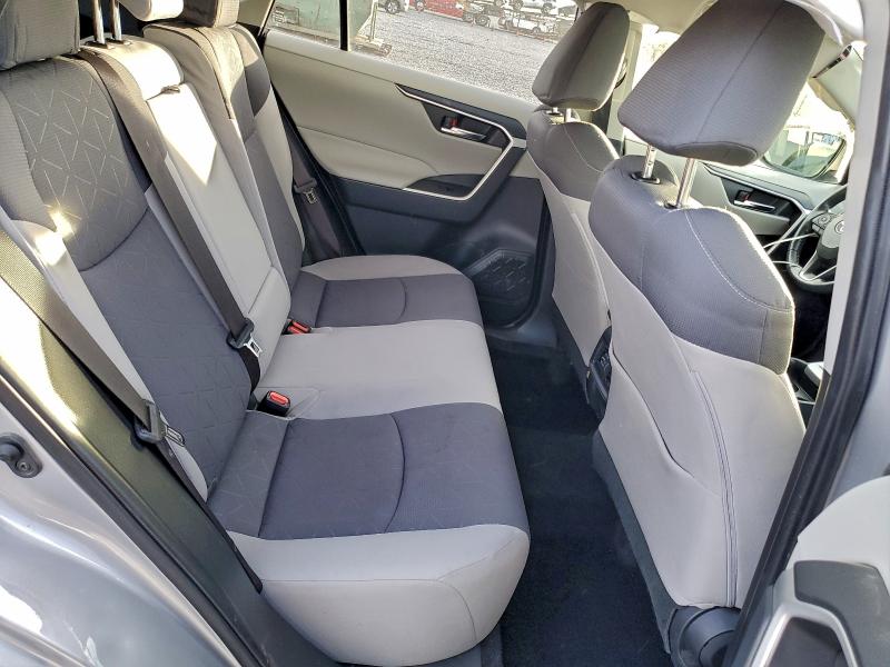 Photo 11 from auction – 2019 TOYOTA RAV4 XLE with VIN JTMP1RFV8KD036971