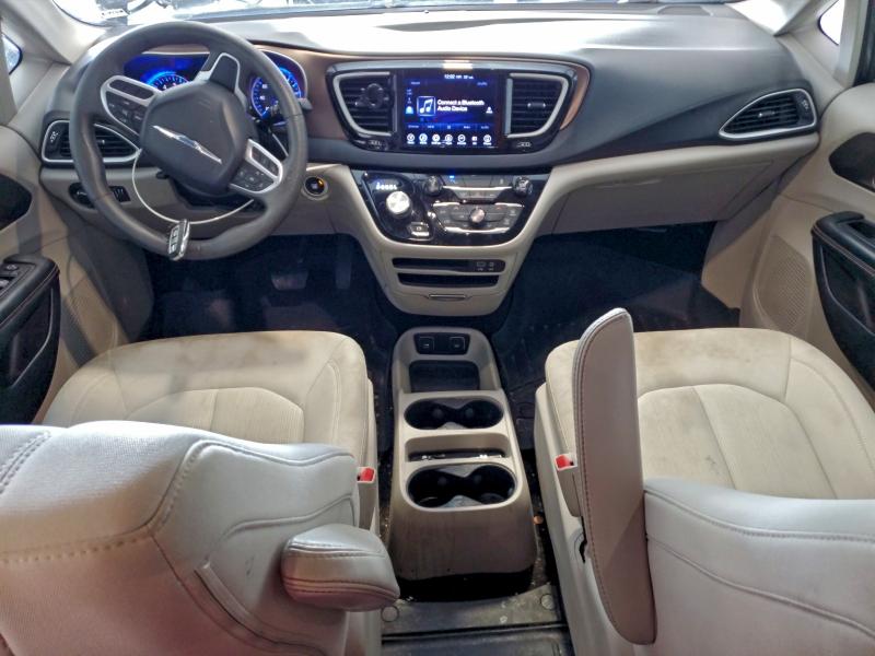 Photo 8 from auction – 2017 CHRYSLER PACIFICA T with VIN 2C4RC1DG3HR611346