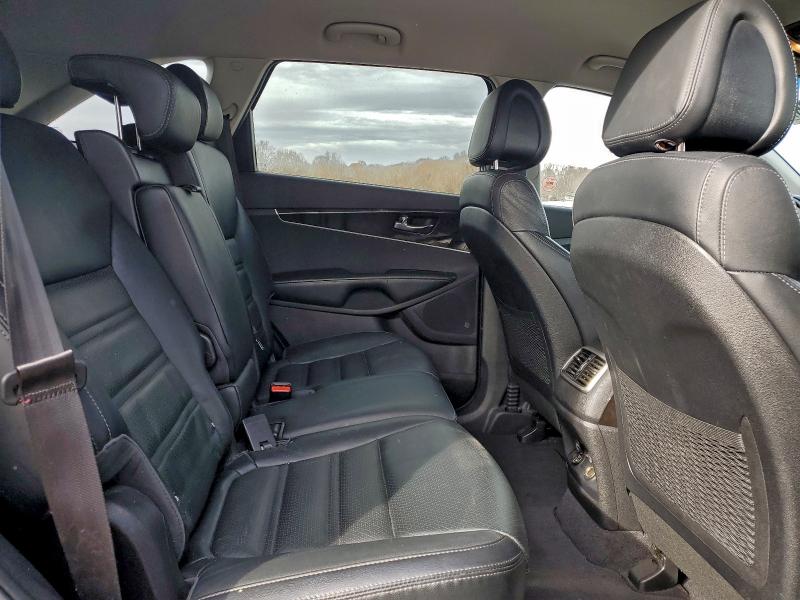 Photo 11 from auction – 2016 KIA SORENTO EX with VIN 5XYPHDA56GG168755