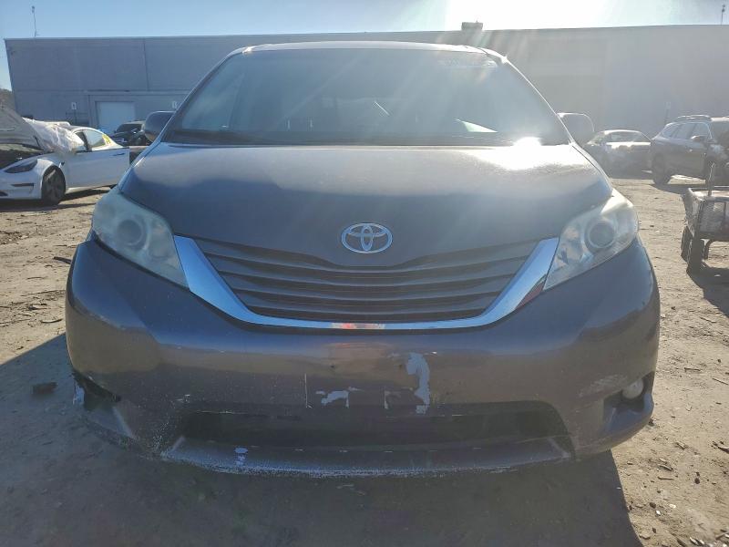 Photo 5 from auction – 2012 TOYOTA SIENNA XLE with VIN 5TDYK3DC8CS241714