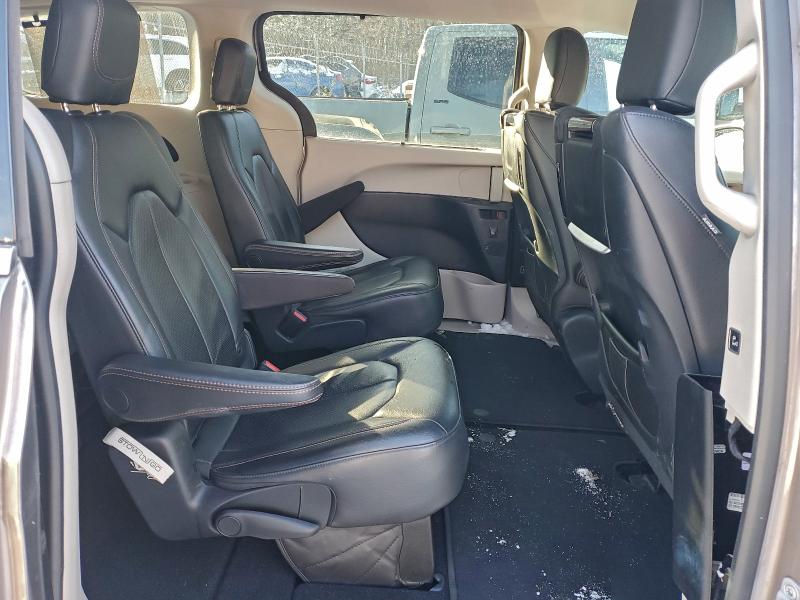 Photo 11 from auction – 2017 CHRYSLER PACIFICA with VIN 2C4RC1EG5HR616451