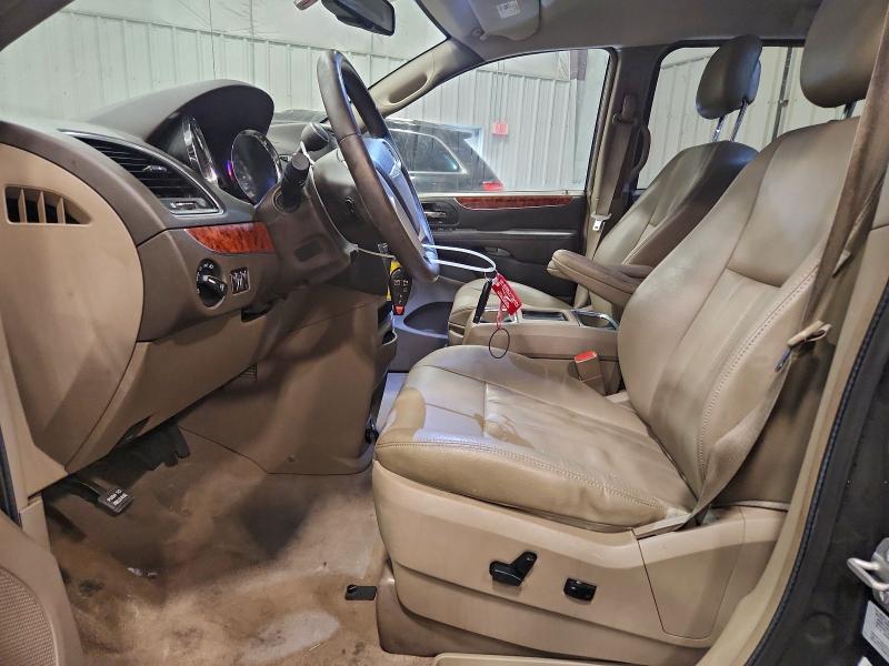 Photo 7 from auction – 2016 CHRYSLER TOWN & COU with VIN 2C4RC1BG3GR302607