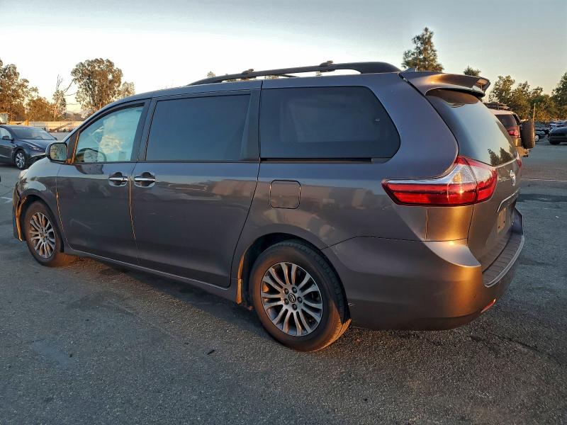 Photo 2 from auction – 2018 TOYOTA SIENNA with VIN 5TDYZ3DC9JS914504