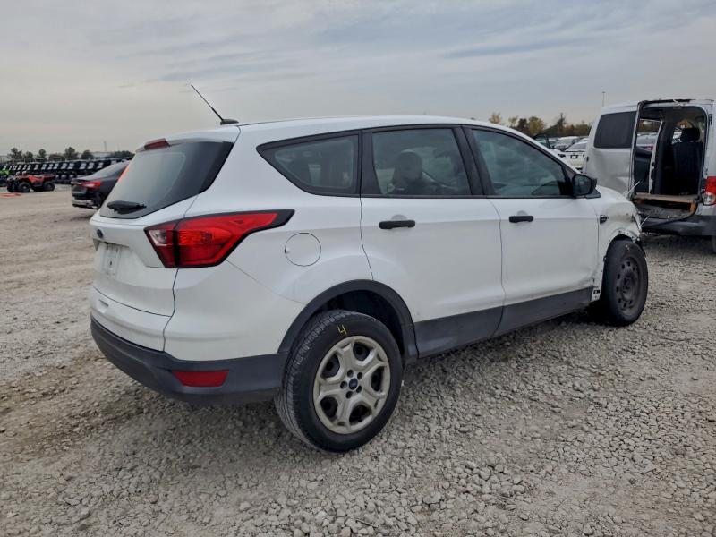 Photo 3 from auction – 2019 FORD ESCAPE with VIN 1FMCU0F70KUB30812