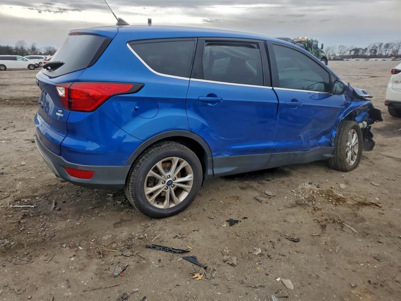 Photo 3 from auction – 2019 FORD ESCAPE with VIN 1FMCU9GD0KUB11010