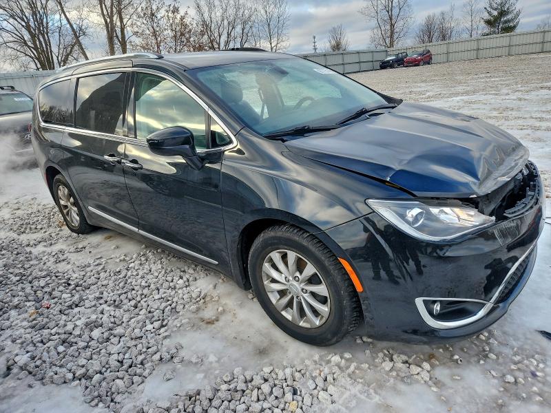 Photo 4 from auction – 2018 CHRYSLER PACIFICA with VIN 2C4RC1EG5JR228495