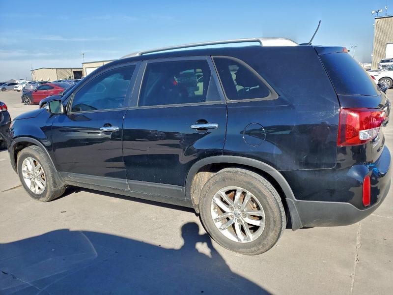 Photo 2 from auction – 2015 KIA SORENTO LX with VIN 5XYKT4A64FG650253
