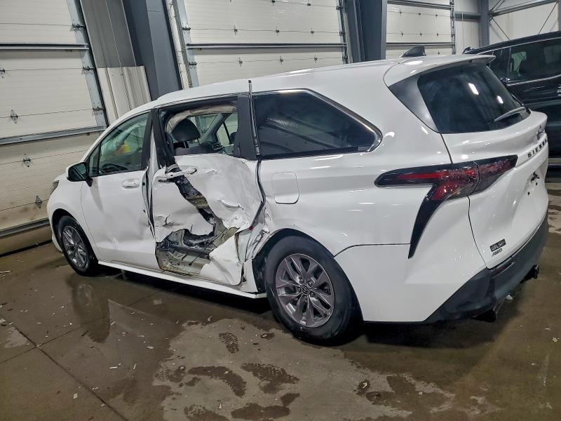 Photo 2 from auction – 2023 TOYOTA SIENNA LE with VIN 5TDKSKFC3PS092227