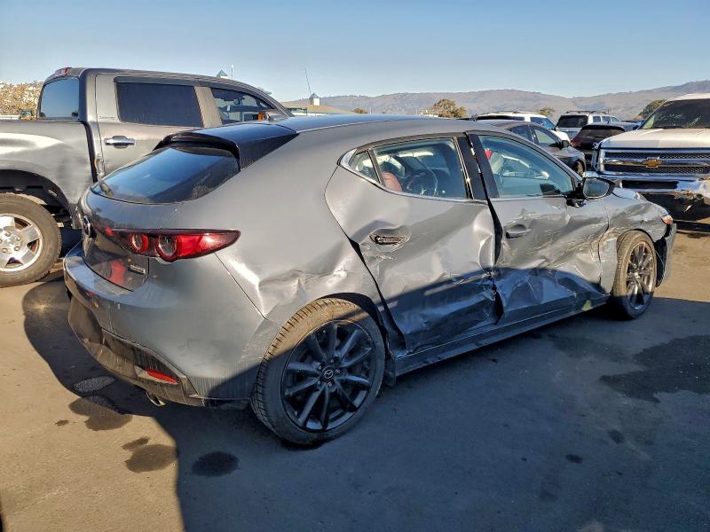 Photo 3 from auction – 2021 MAZDA 3 PREMIUM with VIN JM1BPBML4M1347545