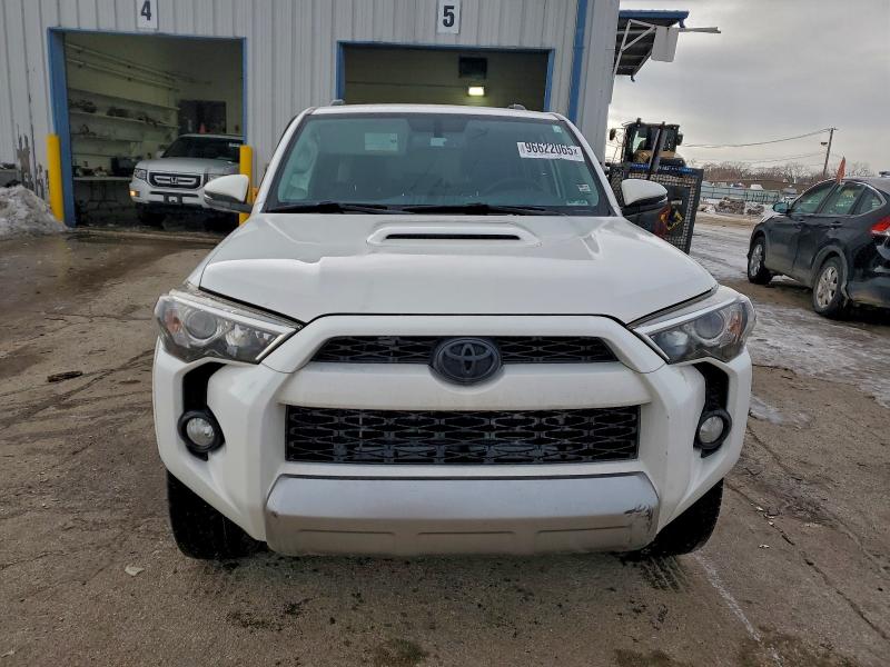 Photo 5 from auction – 2018 TOYOTA 4RUNNER with VIN JTEBU5JR0J5547776