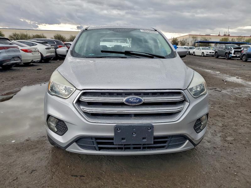 صورة رقم 5 من المزاد - 2017 FORD ESCAPE SE مع VIN 1FMCU0GD4HUC51114