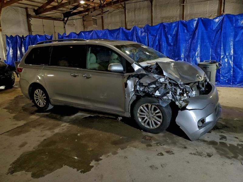 Photo 4 from auction – 2017 TOYOTA SIENNA XLE with VIN 5TDYZ3DC3HS797450