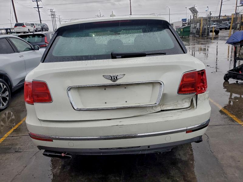 Photo 6 from auction – 2018 BENTLEY BENTAYGA with VIN SJAAC2ZV4JC017780