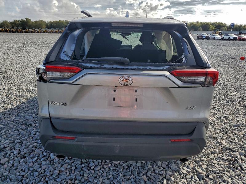Photo 6 from auction – 2022 TOYOTA RAV4 XLE with VIN 2T3W1RFV3NC192047