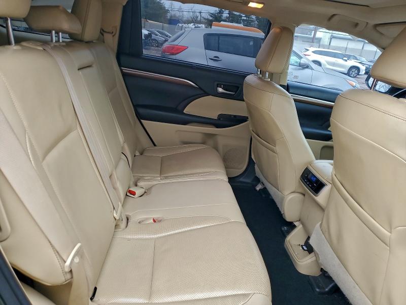 Photo 11 from auction – 2019 TOYOTA HIGHLANDER with VIN 5TDDZRFH7KS980139
