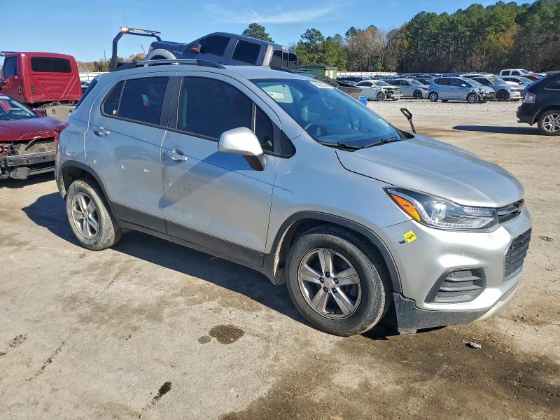 Photo 4 from auction – 2021 CHEVROLET TRAX 1LT with VIN KL7CJLSB5MB311439