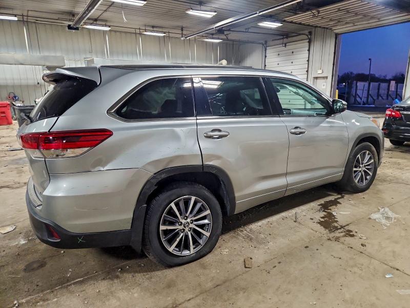 Photo 3 from auction – 2018 TOYOTA HIGHLANDER with VIN 5TDJZRFH7JS911727