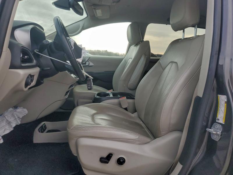 Photo 7 from auction – 2019 CHRYSLER PACIFICA H with VIN 2C4RC1L77KR653527