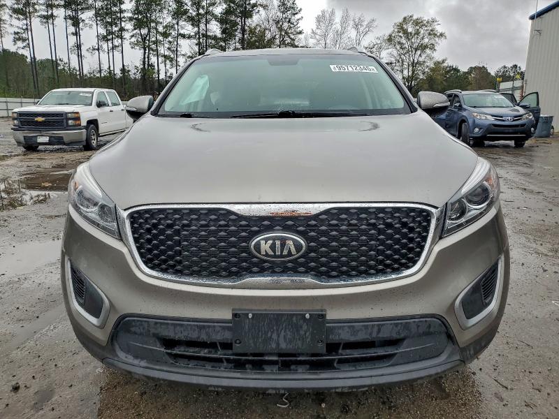 Photo 5 from auction – 2017 KIA SORENTO LX with VIN 5XYPG4A33HG323846