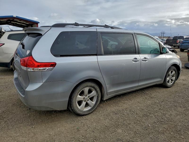 Photo 3 from auction – 2013 TOYOTA SIENNA LE with VIN 5TDKK3DC2DS304197
