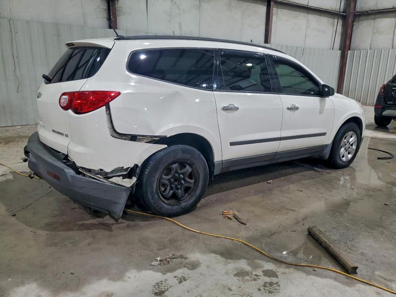 Photo 3 from auction – 2010 CHEVROLET TRAVERSE L with VIN 1GNLREED6AJ211640