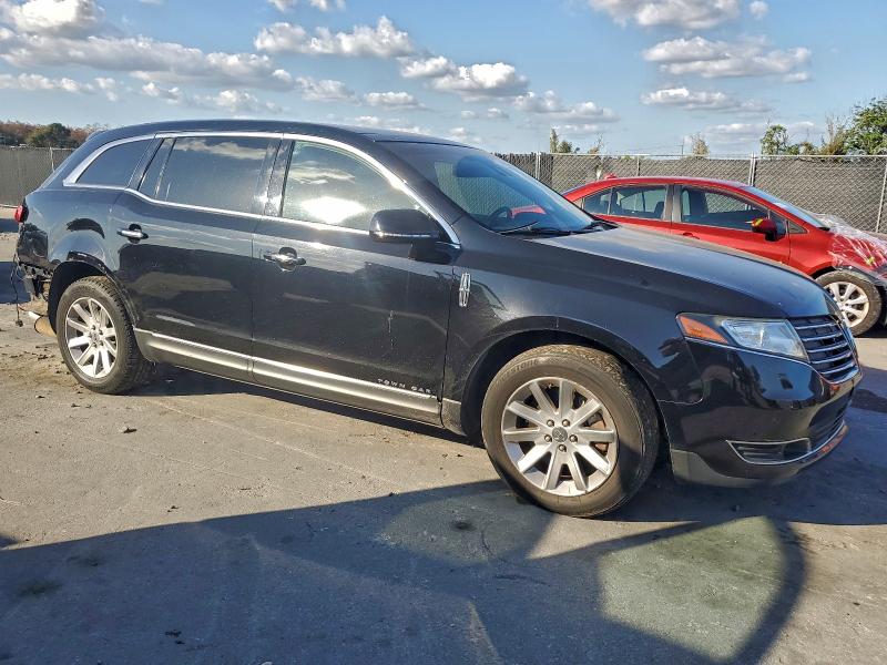 Photo 4 from auction – 2018 LINCOLN MKT with VIN 2LMHJ5NK3JBL01997