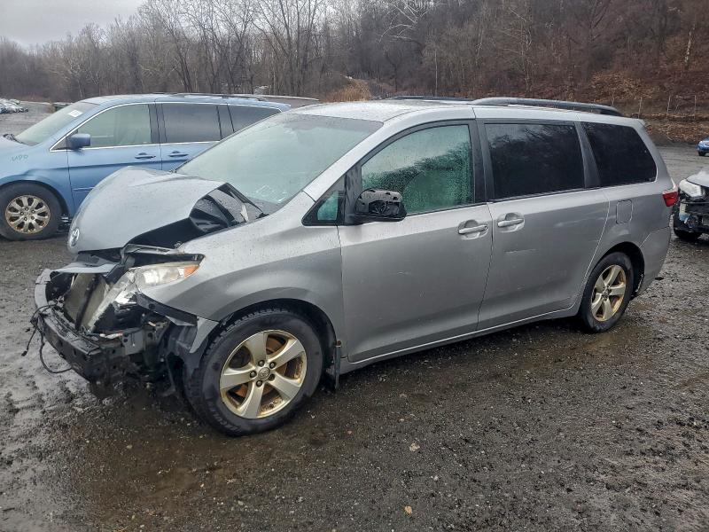 TOYOTA SIENNA LE 2016 with VIN 5TDKK3DCXGS747170 - Photo from auction