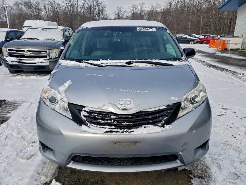 Photo 5 from auction – 2017 TOYOTA SIENNA with VIN 5TDZZ3DC1HS780988