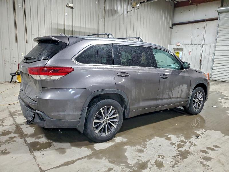 Photo 3 from auction – 2018 TOYOTA HIGHLANDER with VIN 5TDJZRFH1JS828438