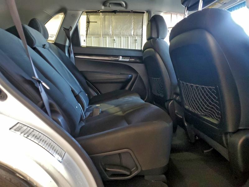 Photo 11 from auction – 2015 KIA SORENTO LX with VIN 5XYKTCA61FG586067