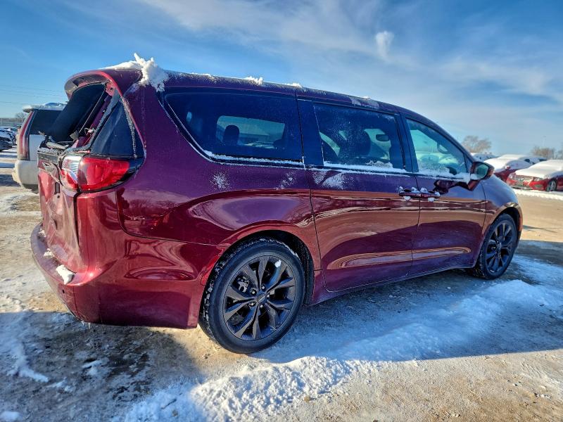 Photo 3 from auction – 2018 CHRYSLER PACIFICA T with VIN 2C4RC1FGXJR334035