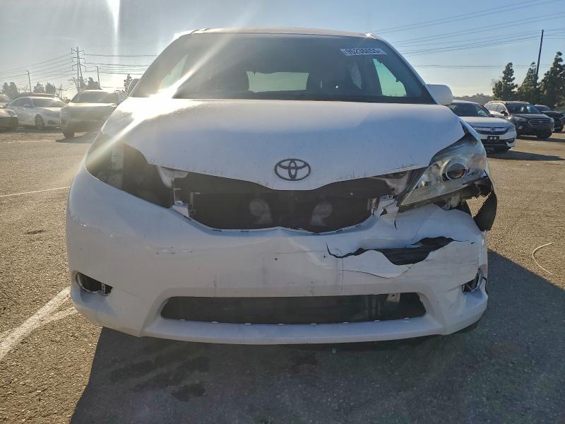 Photo 5 from auction – 2017 TOYOTA SIENNA LE with VIN 5TDKZ3DC0HS812783
