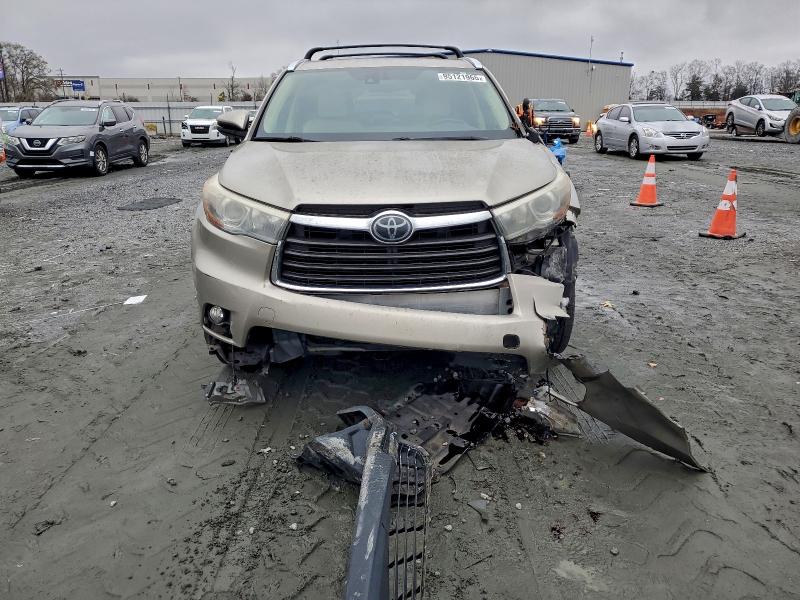 Photo 5 from auction – 2015 TOYOTA HIGHLANDER with VIN 5TDYKRFH3FS101795